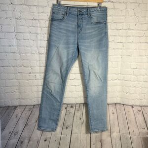 American Eagle Athletic Jeans Mens 33 x 32 Light Wash Next Level Flex Stretch